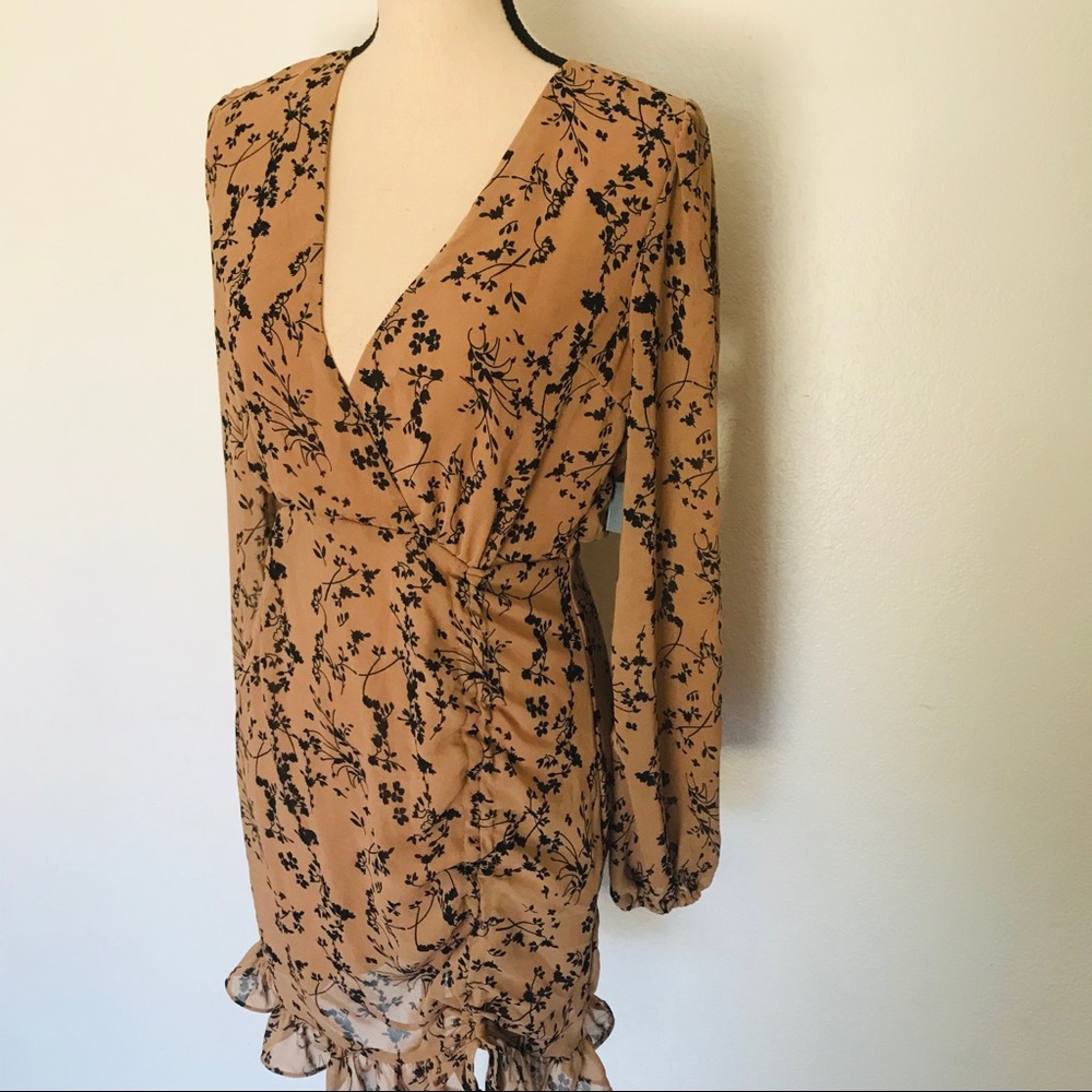 ❌sold❌Lulus One True Love Taupe Floral Ruched Min - Picture 4 of 12